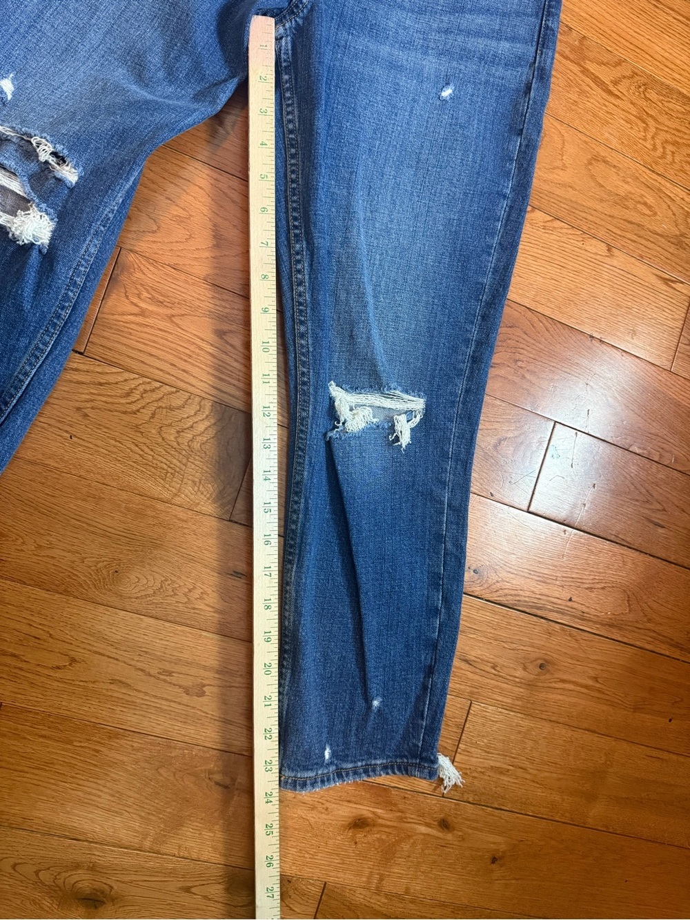 Abercrombie & Fitch “Curve Love” Distressed High Rise Mom Jeans 2 Short NWT - Picture 6 of 6